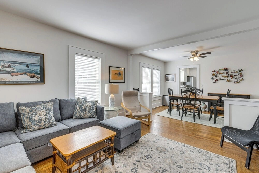 Walk to Harbor, Eats & Shops! Greenport Retreat