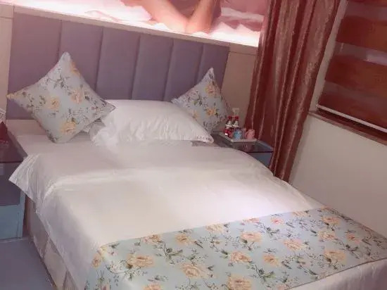 Tianshang Renjian Motel