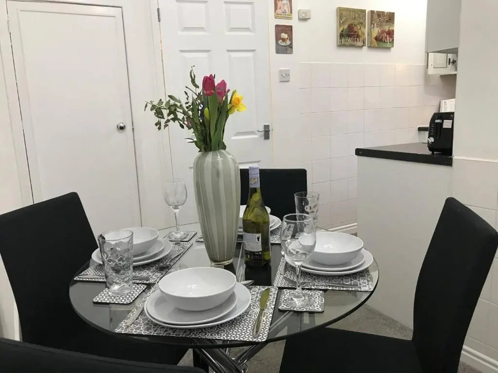 Cosy 2-bedroom House in Widnes Sleeps 4