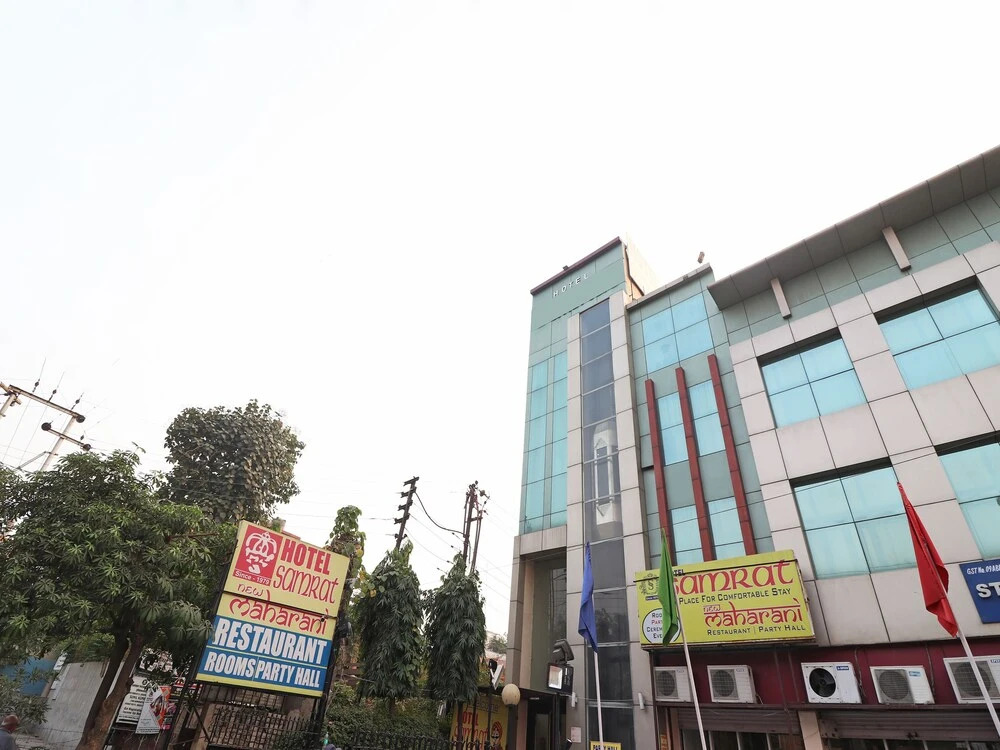 OYO 24788 Hotel Samrat