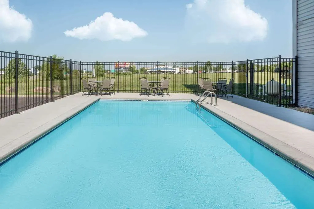 Super 8 Blue Springs