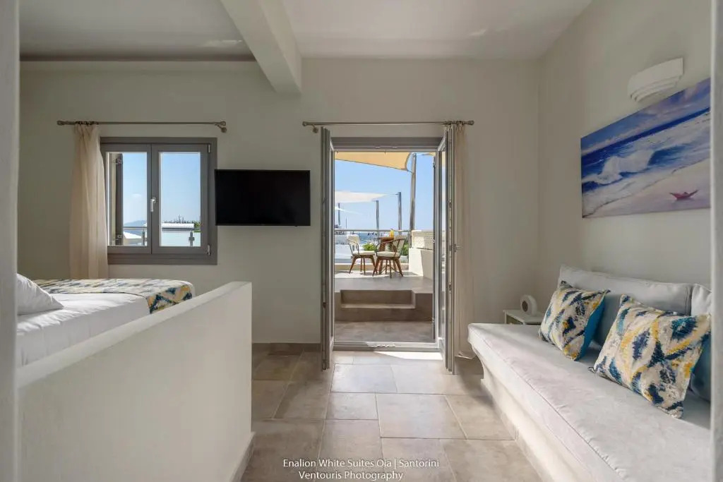 Enalion White Suites Oia