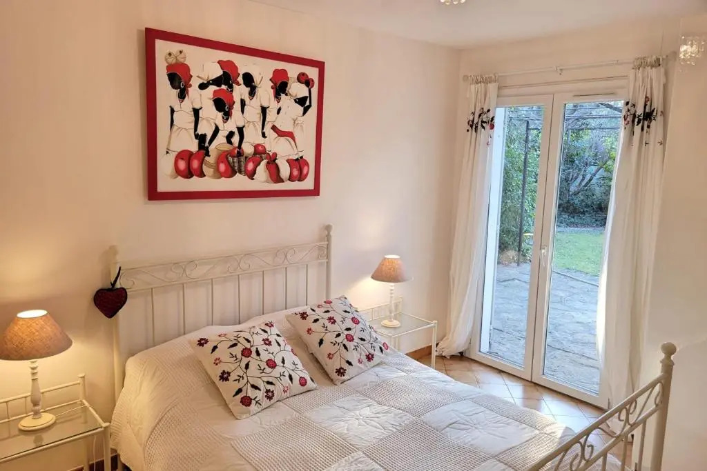 Beautiful House For 8 With Garden And Pool