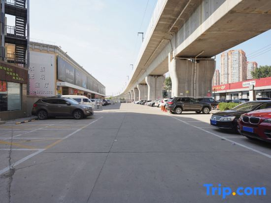 Jingcheng Business Hotel (Beijing Shilihe Metro Station)