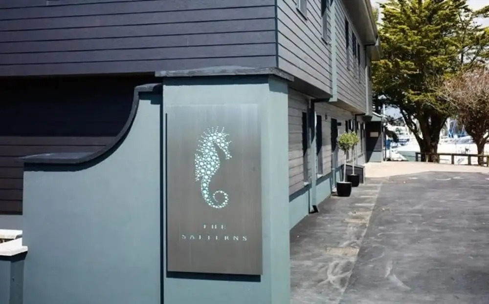 3 The Salterns, Chichester 402395
