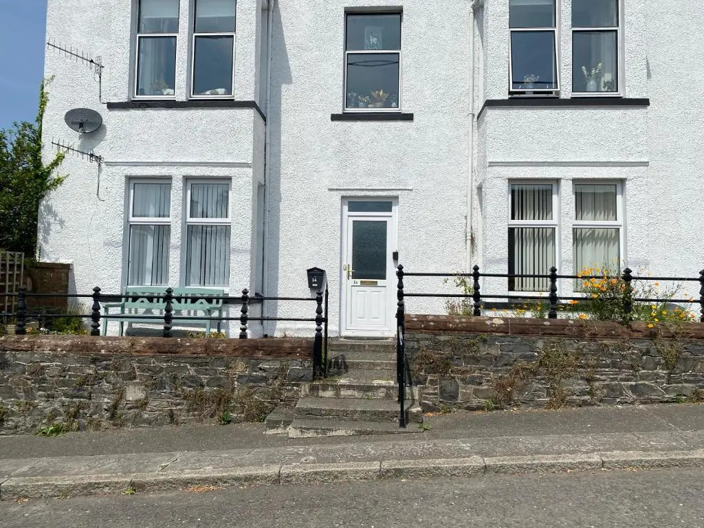 Beautiful, Spacious Flat in St Johns Town of Dalry