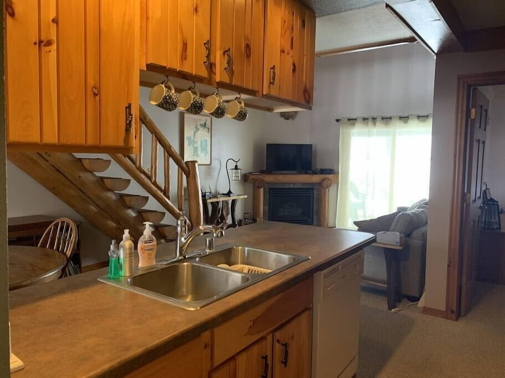 Fence Lake Condo #10 - Docking, Wifi, Beach
