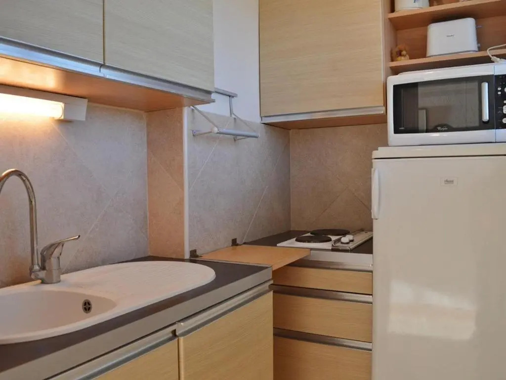 Appartement Le Lavandou, 1 pièce, 4 personnes - FR-1-251-251