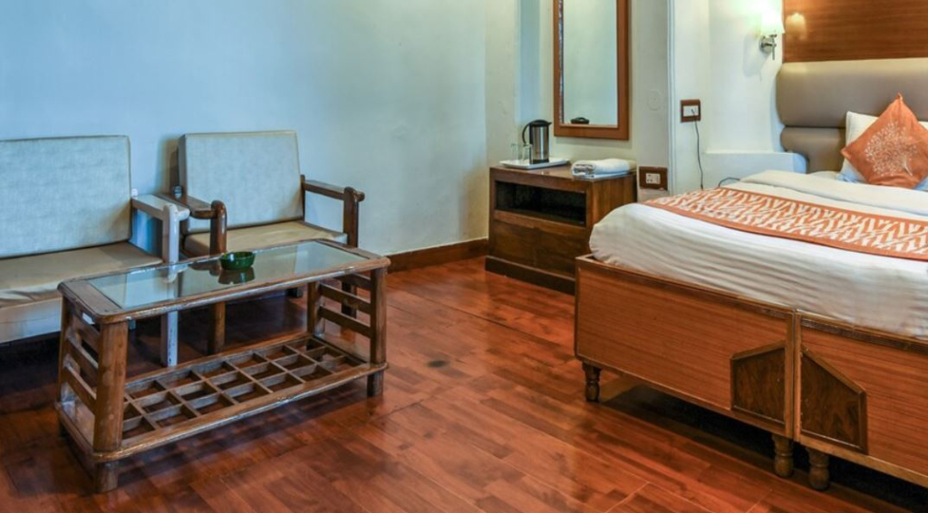 1 BR Boutique stay in The Mall, Shimla, by GuestHouser (FB23)