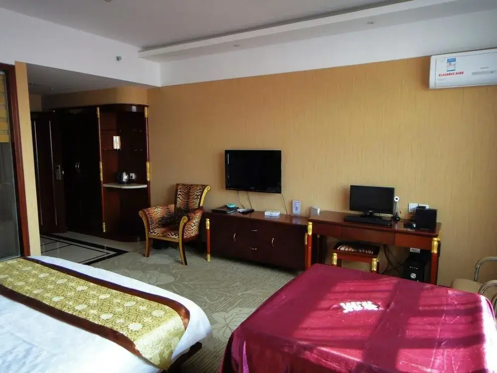 Golden Harbour Hotel