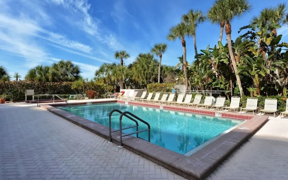 404-excelsior- Beautiful Unit Offering Amazing Gulf Views! 2 Bedroom Condo