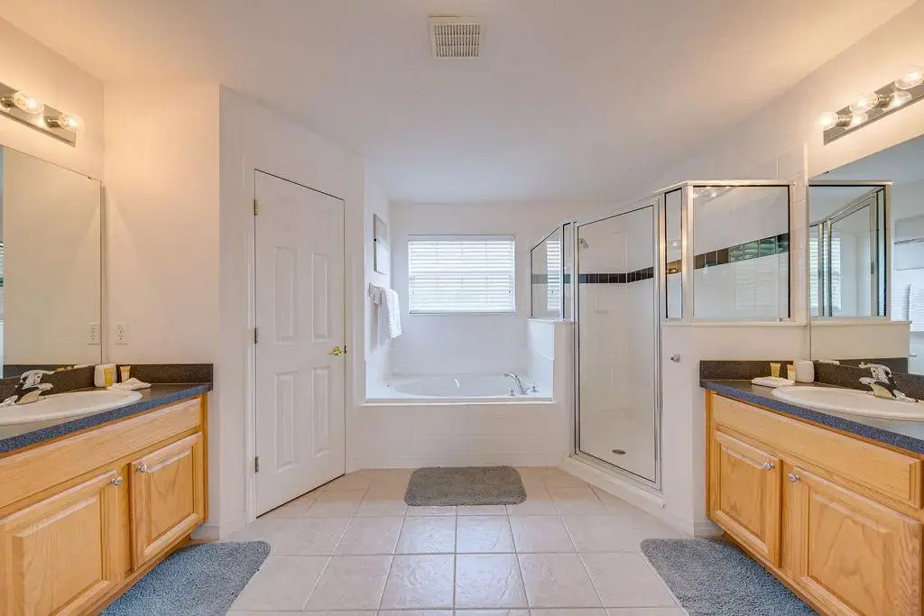 Newly Decorated 2023 5 Bedroom Private Home, Davenport, US