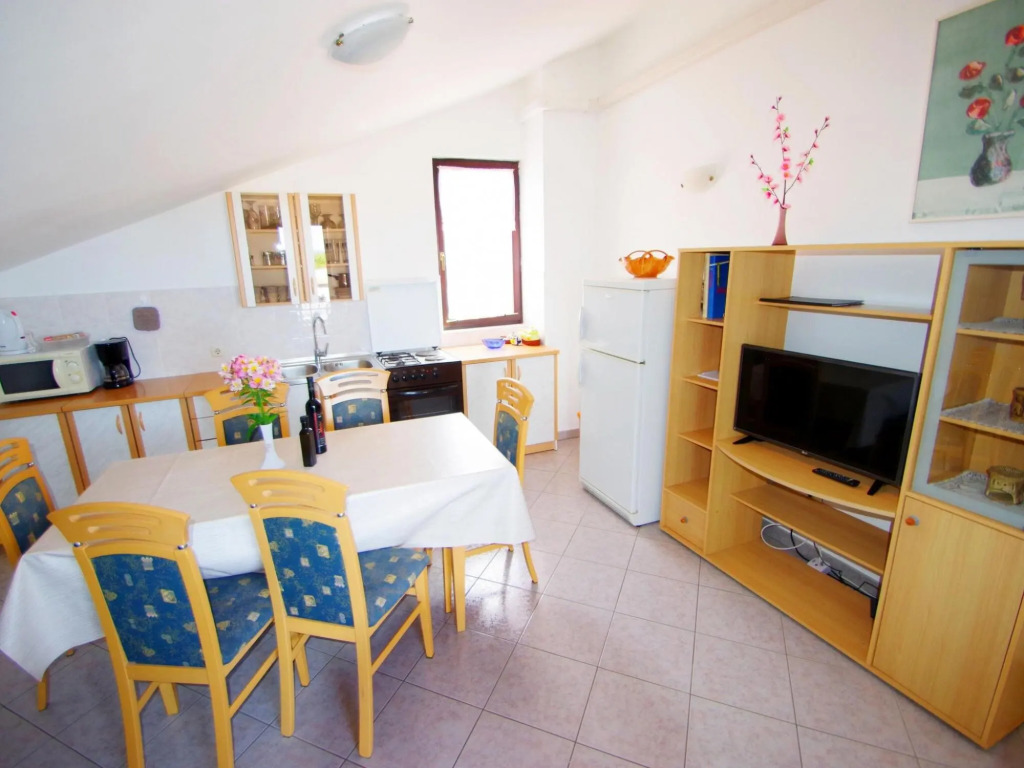 Relaxing Apartment in Banjole With Shared Pool