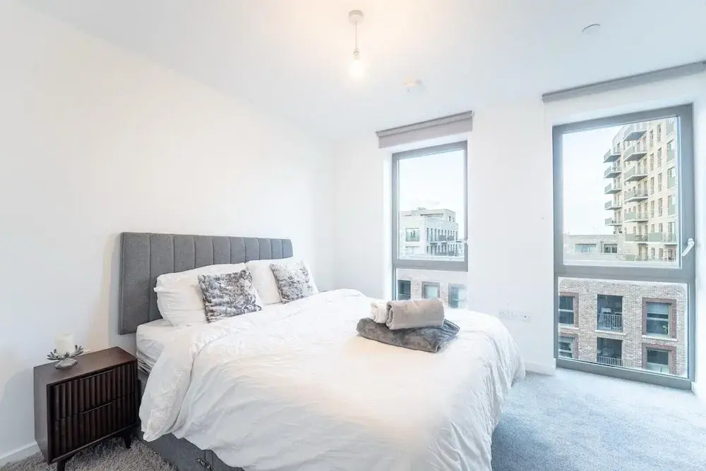 4 Guests - Close Airport - 25min Central London