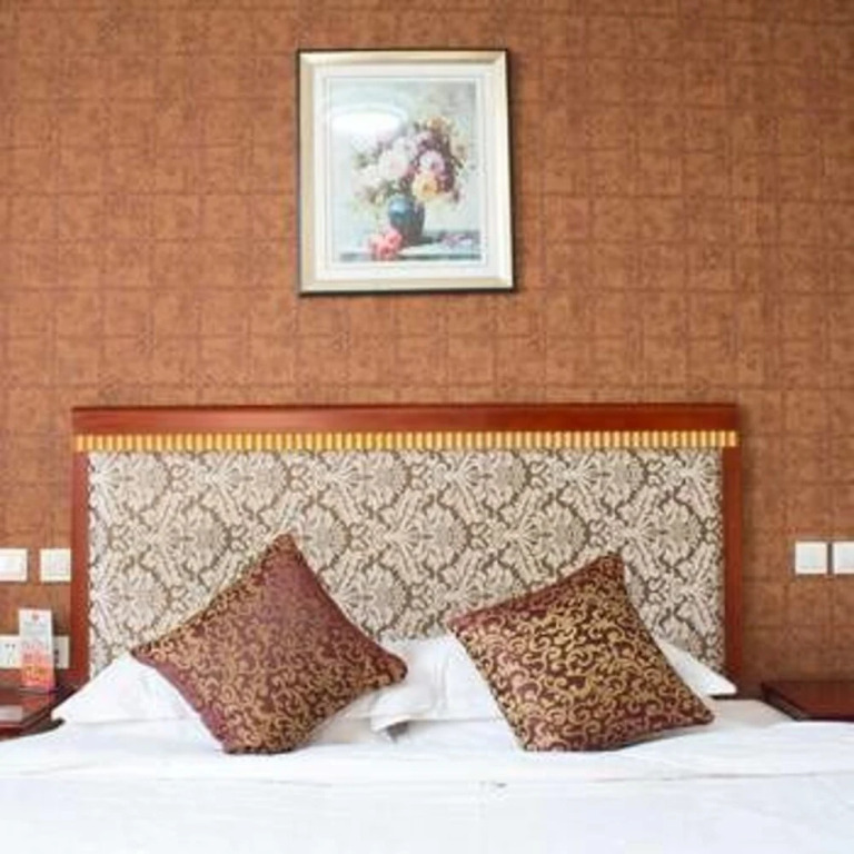 Zhengyang Hot Spring Business Hotel