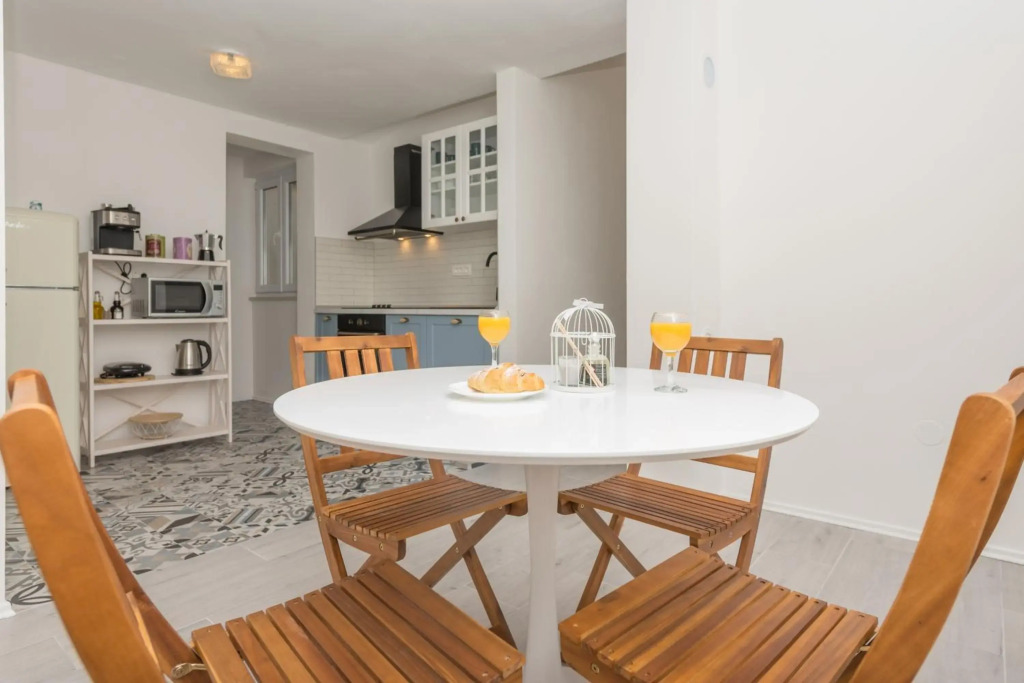 Vista Mare Apartment - Brand New, 3 Bedroom, Sea View