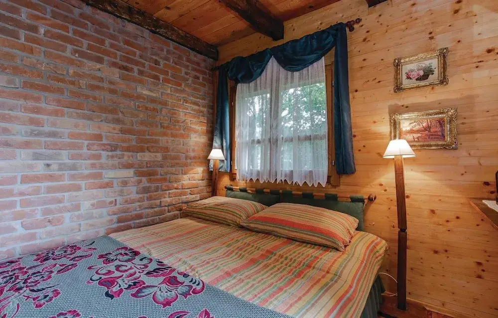 Awesome Home in Breze With Wifi, Outdoor Swimming Pool and 4 Bedrooms