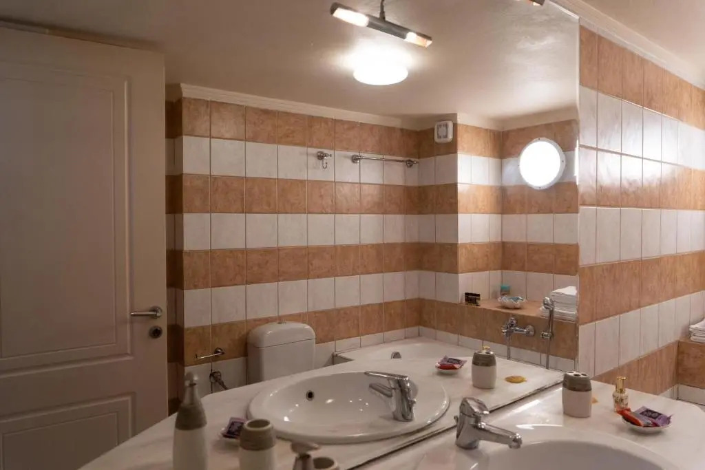 Kallisti stone house apartment