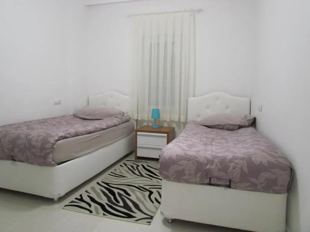 Side Aquamare Residence