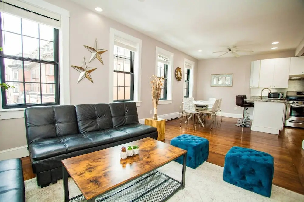 Boston Back Bay Brand New Condo Sleeps 8
