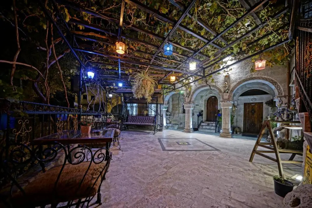 Maccan Cave Hotel