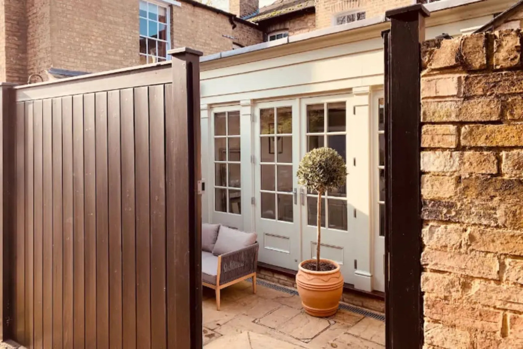 The Midsummer Common - Modern & Spacious 2BDR House with Garden