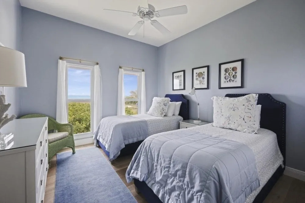 Arcadia-stunning Gulf Front Beauty! 4 Bedroom Home by RedAwning