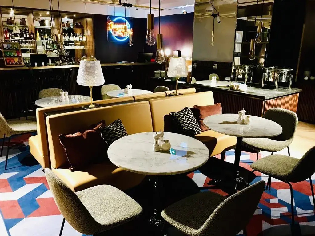 Hotel Schani Salon