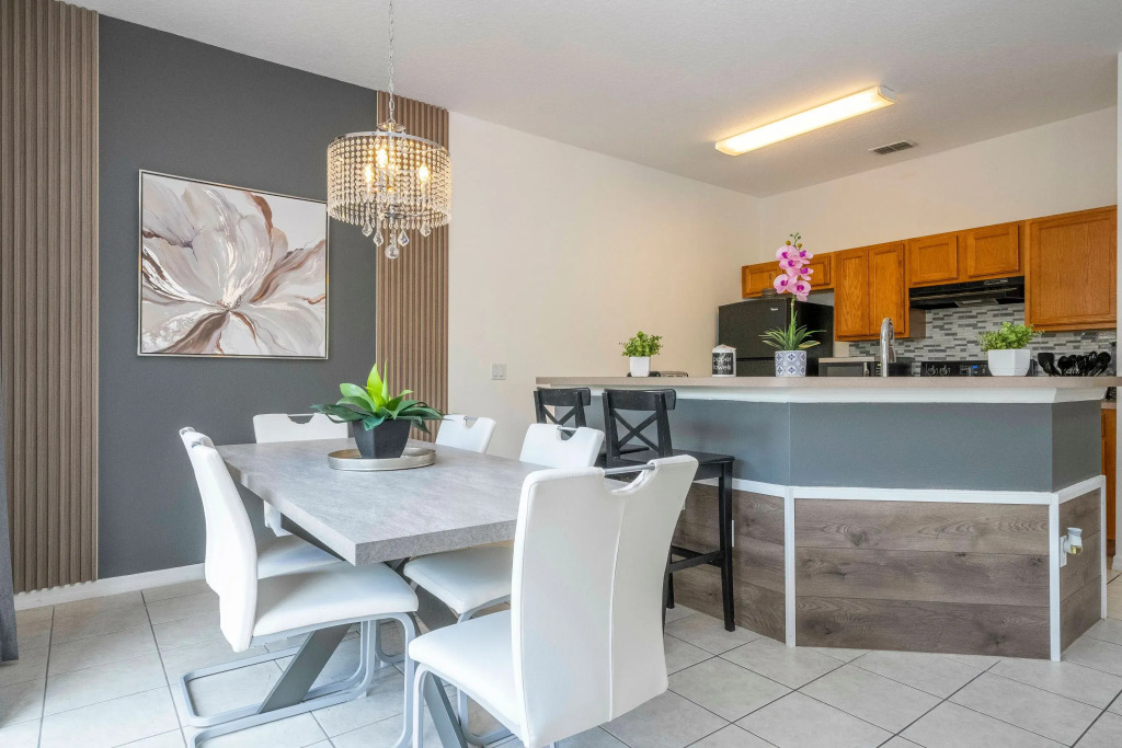4 Bedrooms Close to Disney