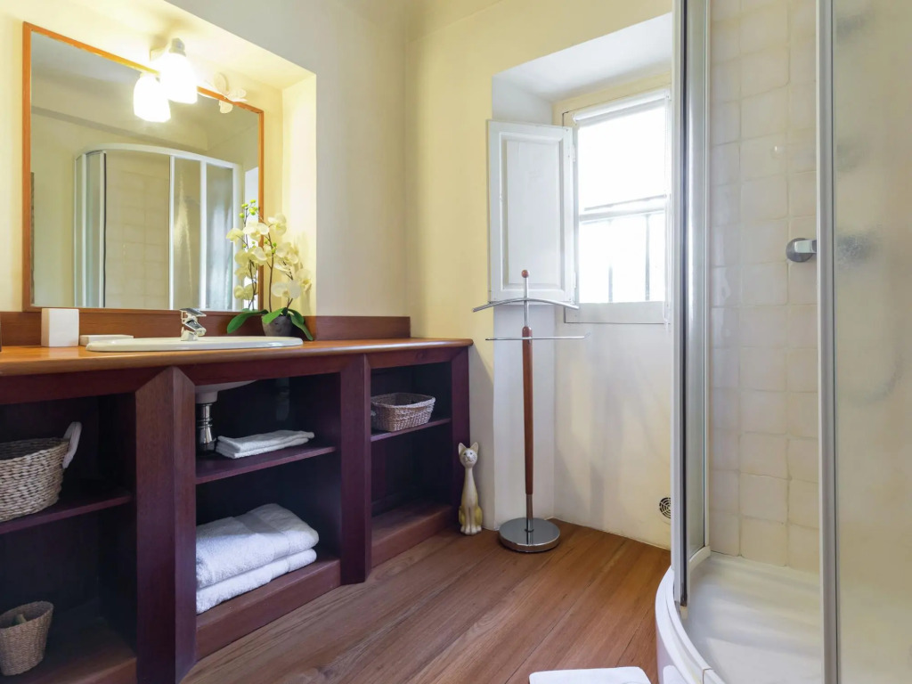 18thC perfumers home, heated pool & view