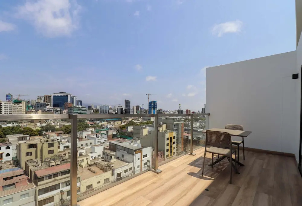w Sunlit 1BR in the Heart of San Isidro