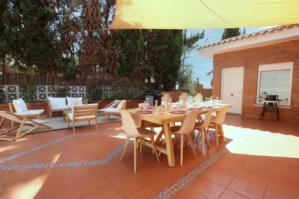 Tess Villa Olmos in M Laga