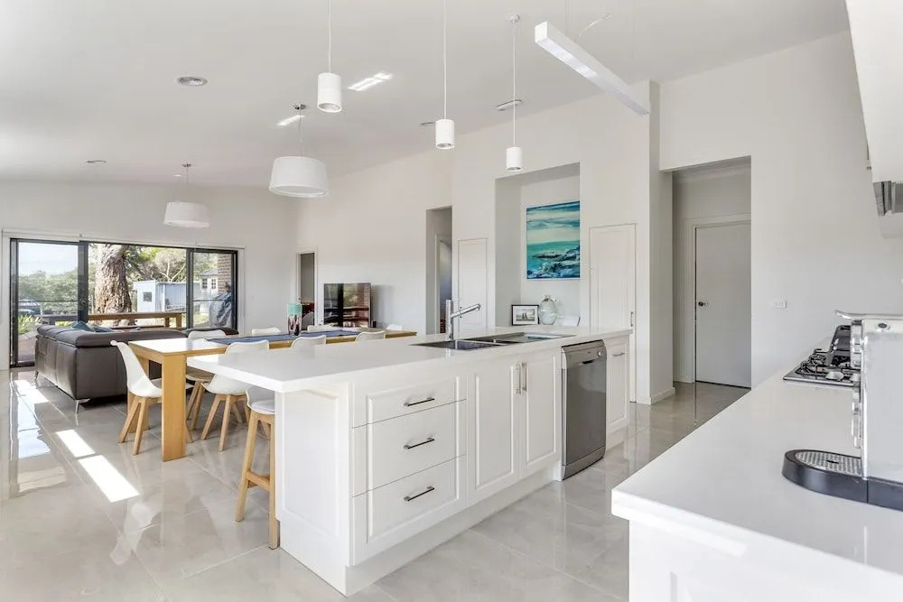 Diamond Bay Beach House: brand new