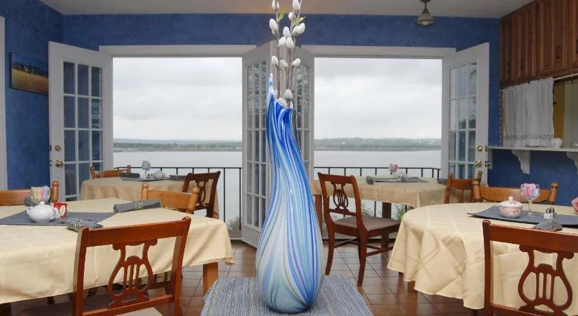 Lakehouse Bed and Breakfast
