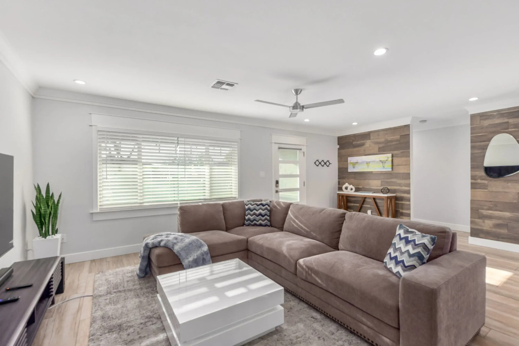 Sunsets on 11th by Avantstay Resort-style Pool + Hot Tub Game Room