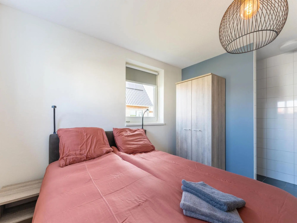 Fine holiday home 300 m from the Oosterschelde estuary