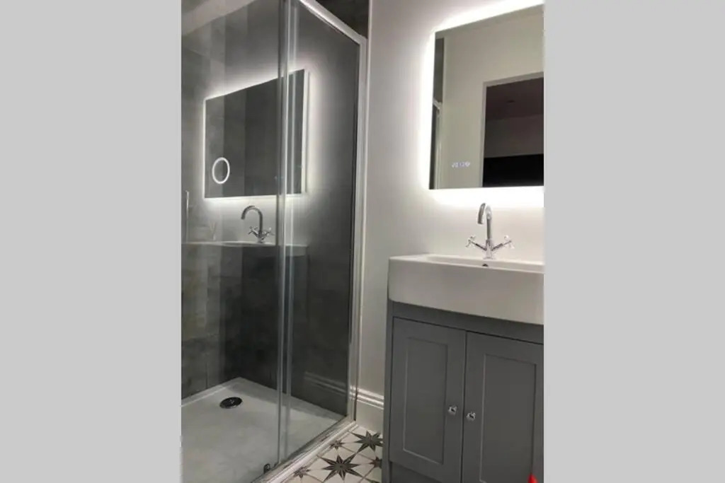 WESTREACH Filey - a 4 Bedroom, all en-suite sleep 8 Townhouse