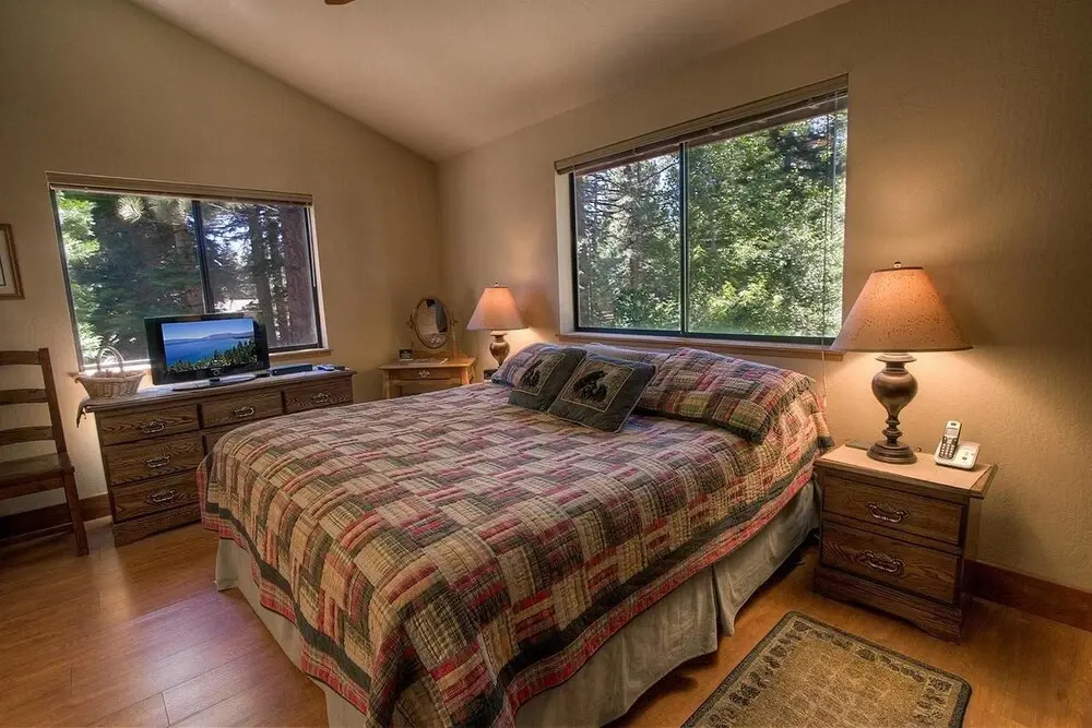 5 Bedrooms Kings Beach Home