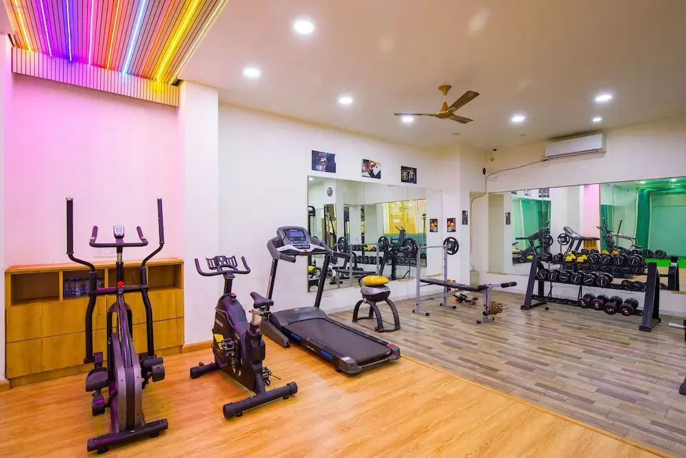 Alaya Stays Miyabi Executive Suite, Elegant 1-BHK Suite With Common Pool, Gym & Restaurant