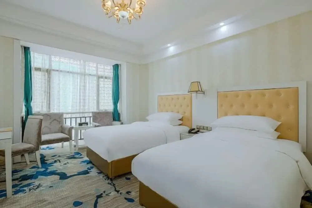 Vienna Hotel (Liuyang River Bridge Pedestrian Street)