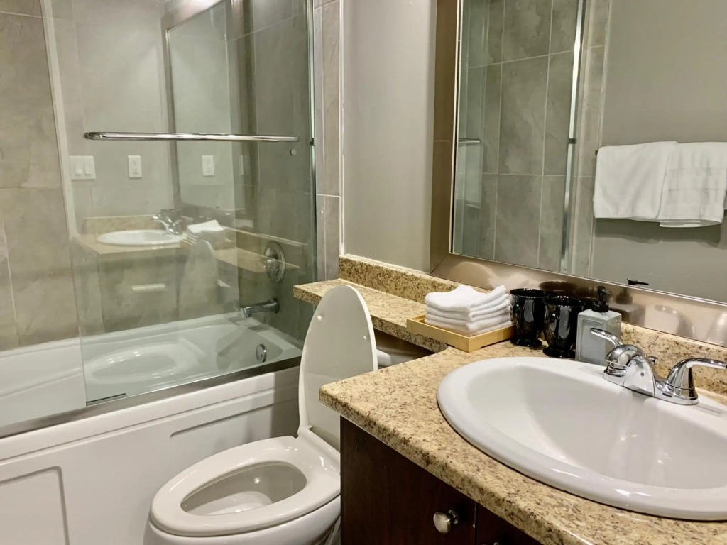 Spacious Burnaby Guest Home