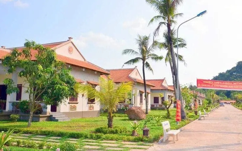 Thang Long Resort
