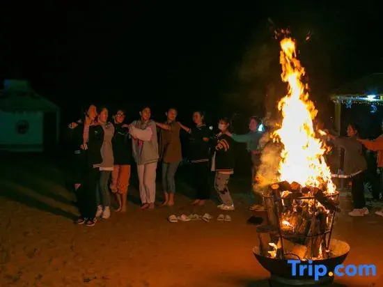 Stay overnight at the Desert Lakeside Camping Hotel
