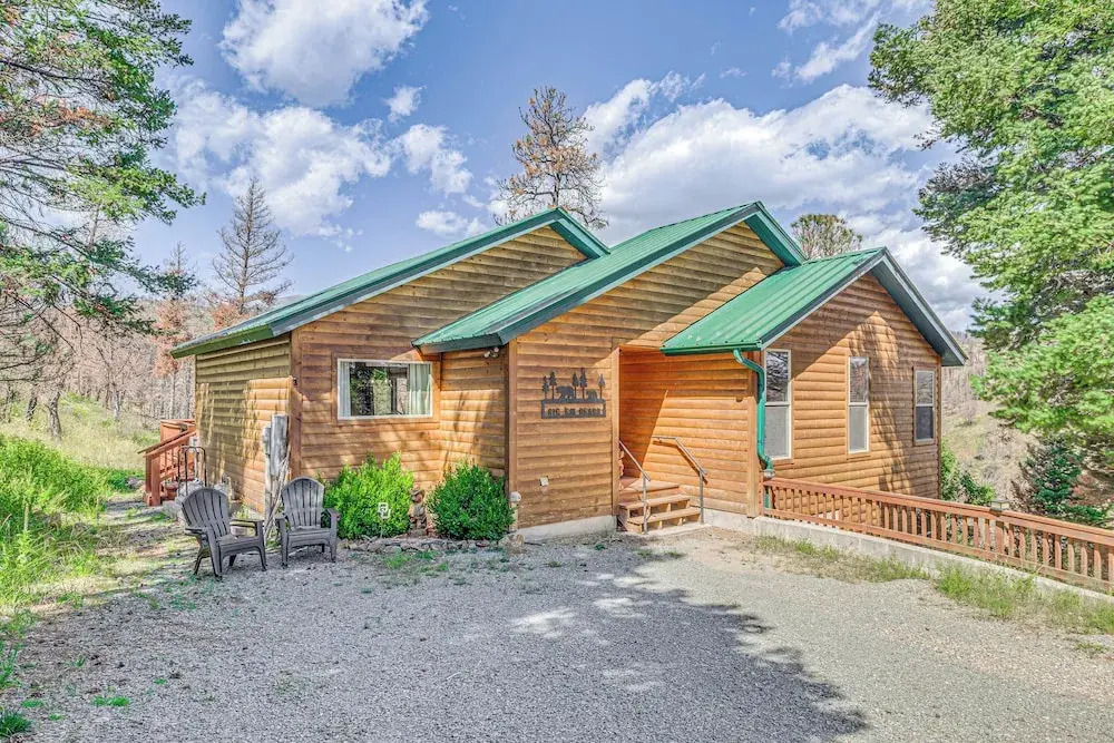Ruidoso Cabin w/ Hot Tub, 2 Mi to Grindstone Lake!