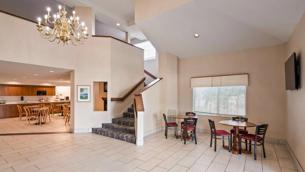 Charlevoix Inn & Suites SureStay Collection by Best Western