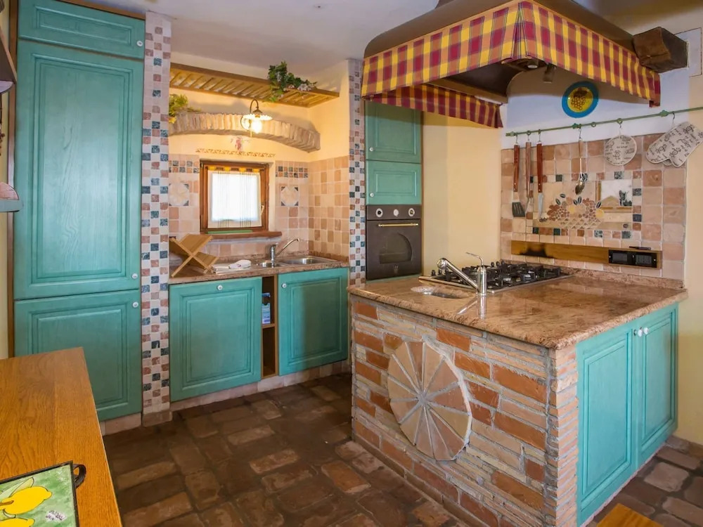 Quaint Holiday Home With Swimming Pool in Kaštelir