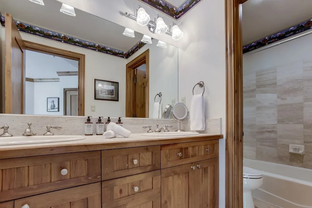 Beaver Creek Elkhorn Lodge 1 Bedroom Residence With Ski In, Ski Out Access And A Short Walk To Beaver Creek Village