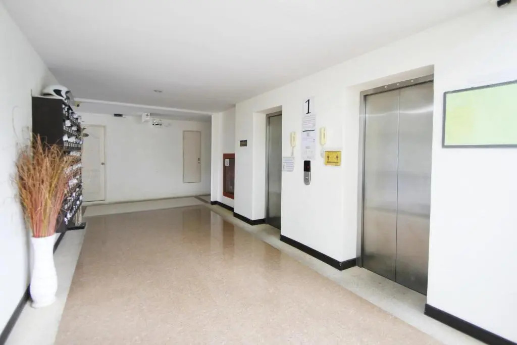Flame Tree Residence , City Center & Close to Beach Cozy Apartment