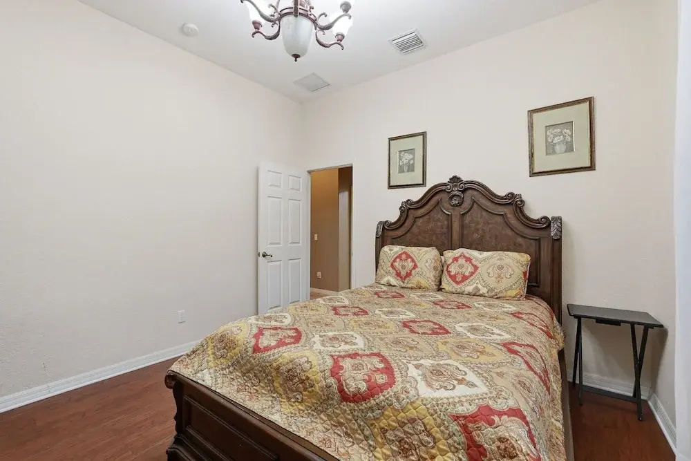 Charming 3br Oasis Comfort, Pool & Sunshine 3 Bedroom Home