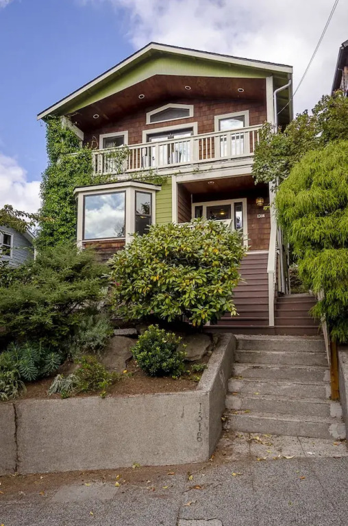 Sleeps 16 Luxurious 6BR Seattle Home